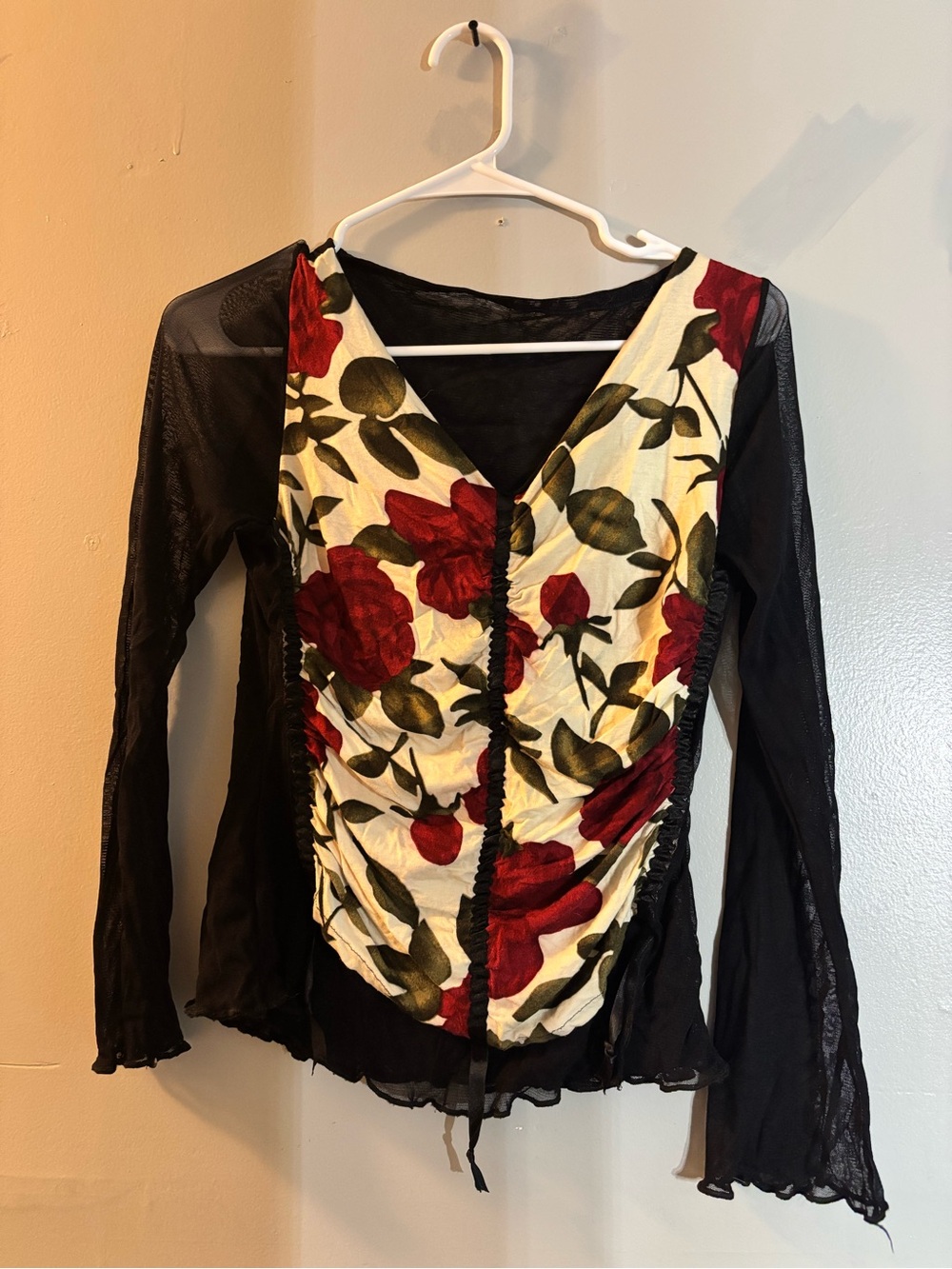 Floral Ruched V-Neck Long Sleeve Top - Black & Red